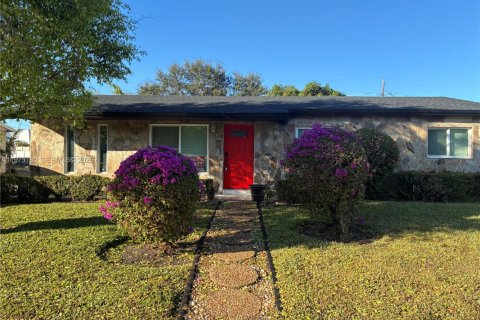 House in Deerfield Beach, Florida 3 bedrooms, 173.91 sq.m. № 2038331 - photo 4