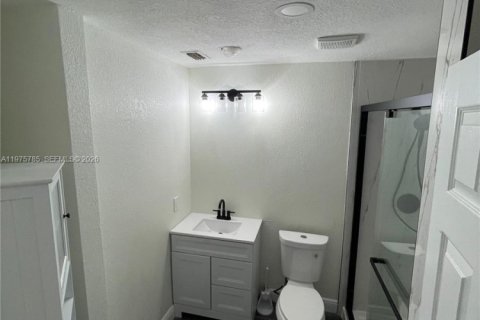 Casa en alquiler en Deerfield Beach, Florida, 3 dormitorios, 173.91 m2 № 2038331 - foto 12