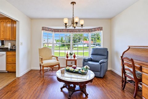 Villa ou maison à vendre à Avon Park, Floride: 4 chambres, 246.1 m2 № 2437267 - photo 8