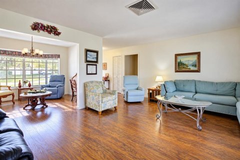 Villa ou maison à vendre à Avon Park, Floride: 4 chambres, 246.1 m2 № 2437267 - photo 6