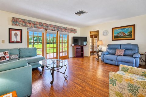 Villa ou maison à vendre à Avon Park, Floride: 4 chambres, 246.1 m2 № 2437267 - photo 4