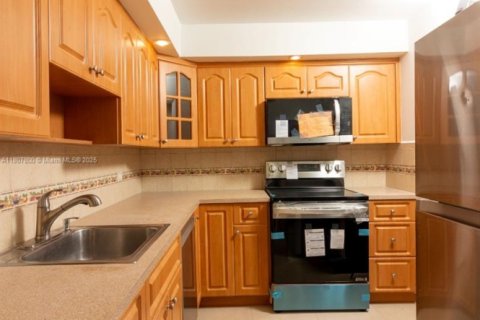 Condominio en alquiler en Miami, Florida, 2 dormitorios, 88.44 m2 № 2012214 - foto 15