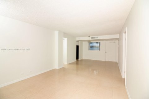 Condominio en alquiler en Miami, Florida, 2 dormitorios, 88.44 m2 № 2012214 - foto 23