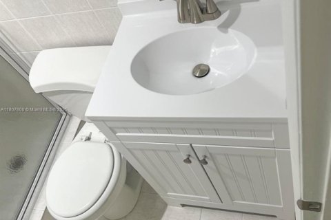 Condominio en alquiler en Miami, Florida, 2 dormitorios, 88.44 m2 № 2012214 - foto 5