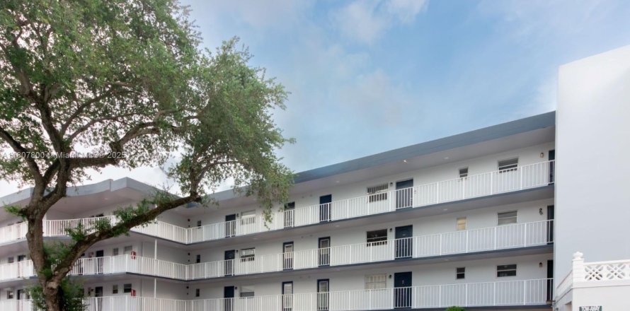 Condominio en Miami, Florida, 2 dormitorios  № 2012214
