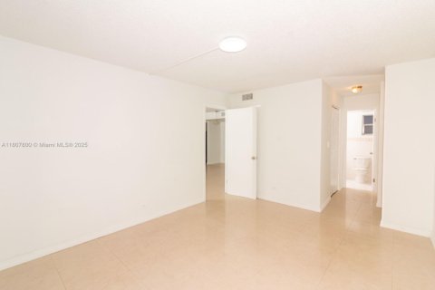 Condominio en alquiler en Miami, Florida, 2 dormitorios, 88.44 m2 № 2012214 - foto 21