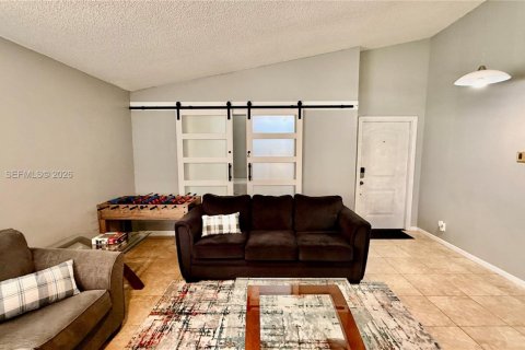 Villa ou maison à louer à Coral Springs, Floride: 3 chambres, 161 m2 № 2020051 - photo 8