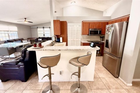 Villa ou maison à louer à Coral Springs, Floride: 3 chambres, 161 m2 № 2020051 - photo 14