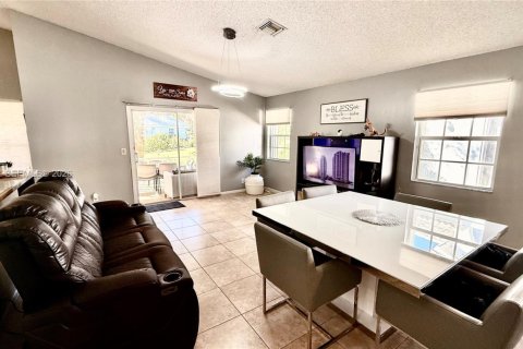 Villa ou maison à louer à Coral Springs, Floride: 3 chambres, 161 m2 № 2020051 - photo 10