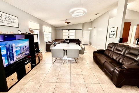 Villa ou maison à louer à Coral Springs, Floride: 3 chambres, 161 m2 № 2020051 - photo 9