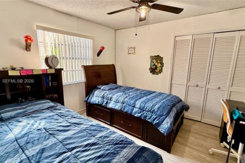 Villa ou maison à louer à Coral Springs, Floride: 3 chambres, 161 m2 № 2020051 - photo 25