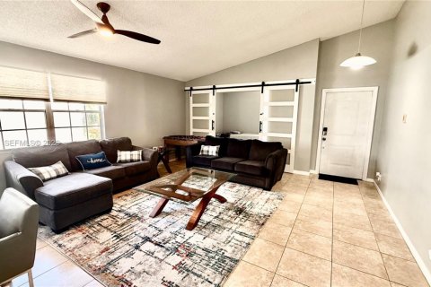 Villa ou maison à louer à Coral Springs, Floride: 3 chambres, 161 m2 № 2020051 - photo 5