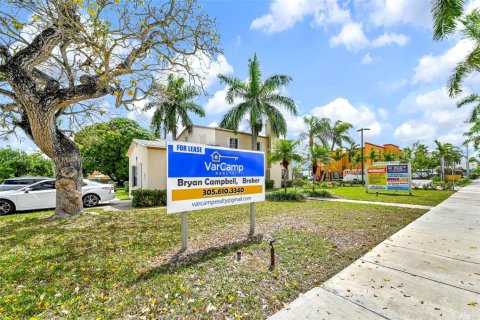 Propiedad comercial en venta en Homestead, Florida № 1892742 - foto 14