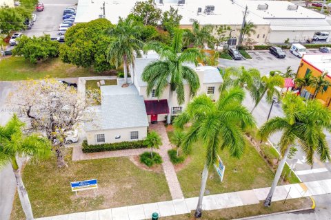 Propiedad comercial en venta en Homestead, Florida № 1892742 - foto 4
