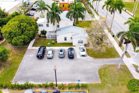 Propiedad comercial en venta en Homestead, Florida № 1892742 - foto 2
