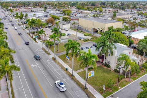 Propiedad comercial en venta en Homestead, Florida № 1892742 - foto 8