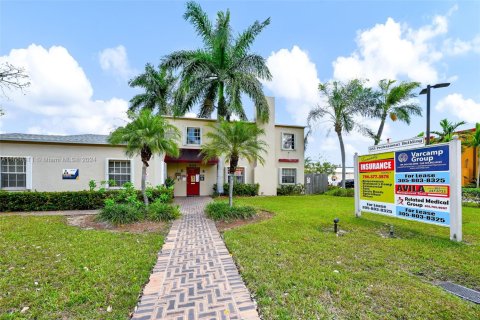 Propiedad comercial en venta en Homestead, Florida № 1892742 - foto 11
