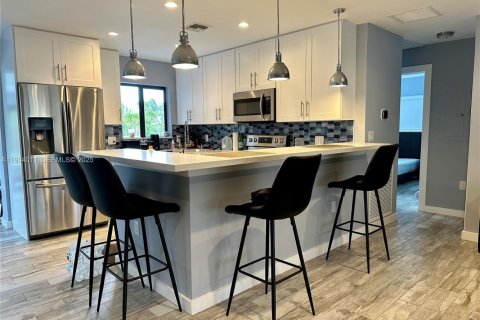 Casa en venta en Wilton Manors, Florida, 3 dormitorios, 123.1 m2 № 1992237 - foto 17