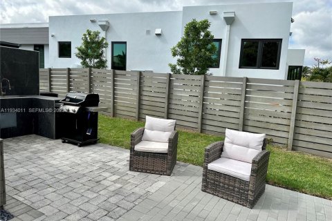 Casa en venta en Wilton Manors, Florida, 3 dormitorios, 123.1 m2 № 1992237 - foto 14