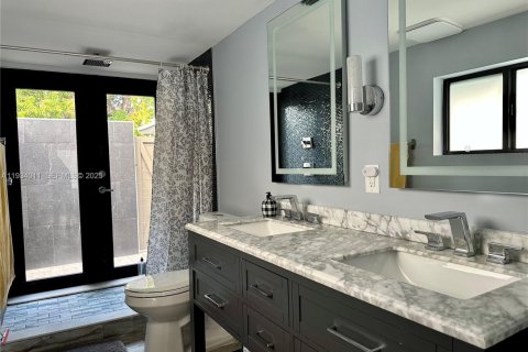 Casa en venta en Wilton Manors, Florida, 3 dormitorios, 123.1 m2 № 1992237 - foto 30