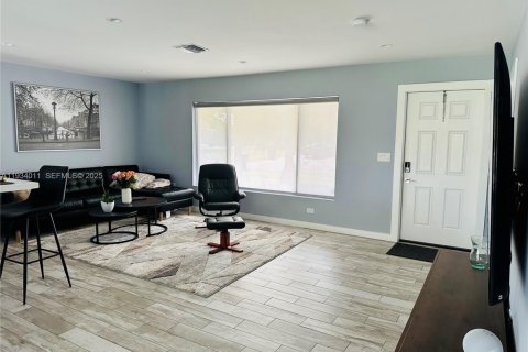 Casa en venta en Wilton Manors, Florida, 3 dormitorios, 123.1 m2 № 1992237 - foto 25