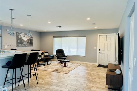 Casa en venta en Wilton Manors, Florida, 3 dormitorios, 123.1 m2 № 1992237 - foto 23