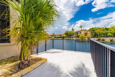 Adosado en Miami Lakes, Florida 2 dormitorios, 145.76 m2 № 2168744
