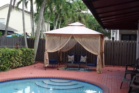 Villa ou maison à vendre à Miami, Floride: 4 chambres, 180.69 m2 № 1932039 - photo 10