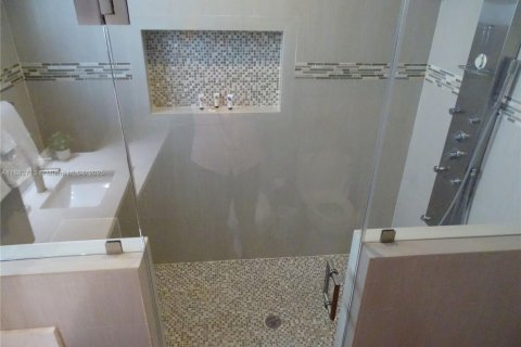 Villa ou maison à vendre à Miami, Floride: 4 chambres, 180.69 m2 № 1932039 - photo 19