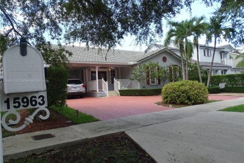 Villa ou maison à vendre à Miami, Floride: 4 chambres, 180.69 m2 № 1932039 - photo 1