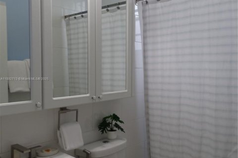 Villa ou maison à vendre à Miami, Floride: 4 chambres, 180.69 m2 № 1932039 - photo 28