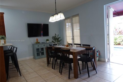 Villa ou maison à vendre à Miami, Floride: 4 chambres, 180.69 m2 № 1932039 - photo 13