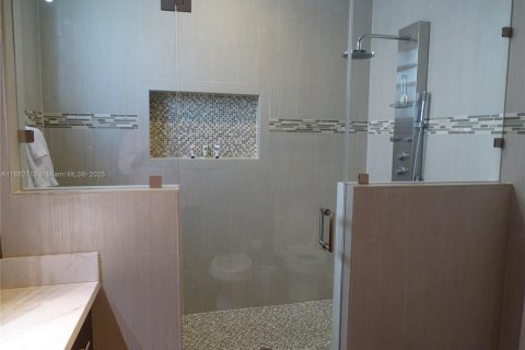 Villa ou maison à vendre à Miami, Floride: 4 chambres, 180.69 m2 № 1932039 - photo 18