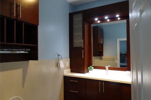 Villa ou maison à vendre à Miami, Floride: 4 chambres, 180.69 m2 № 1932039 - photo 15