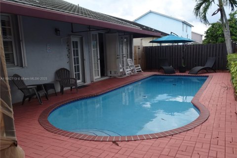 Villa ou maison à vendre à Miami, Floride: 4 chambres, 180.69 m2 № 1932039 - photo 8