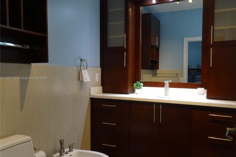Villa ou maison à vendre à Miami, Floride: 4 chambres, 180.69 m2 № 1932039 - photo 21