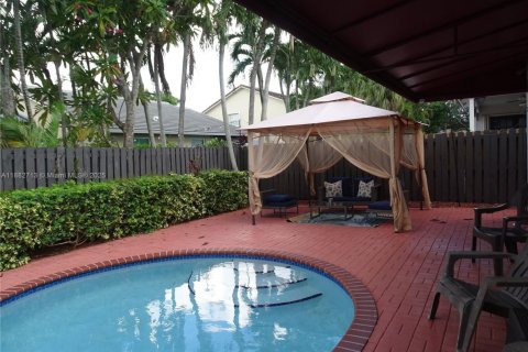 Villa ou maison à vendre à Miami, Floride: 4 chambres, 180.69 m2 № 1932039 - photo 2