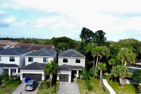 Casa en venta en Pompano Beach, Florida, 3 dormitorios, 134.34 m2 № 1872395 - foto 2