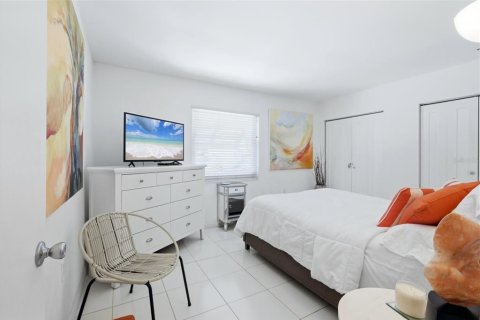 Купить кондоминиум в Сарасота, Флорида 7 комнат, 111.48м2, № 2200308 - фото 24