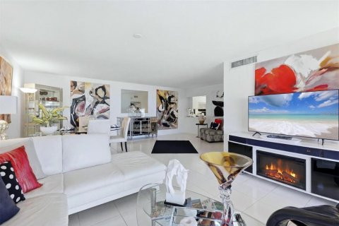 Купить кондоминиум в Сарасота, Флорида 7 комнат, 111.48м2, № 2200308 - фото 14
