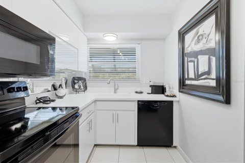 Купить кондоминиум в Сарасота, Флорида 7 комнат, 111.48м2, № 2200308 - фото 18