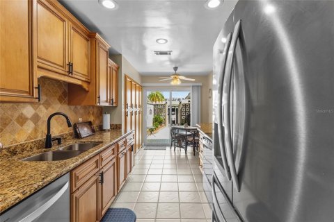 House in Saint Petersburg, Florida 2 bedrooms, 152.36 sq.m. № 2215615 - photo 15