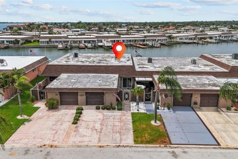 House in Saint Petersburg, Florida 2 bedrooms, 152.36 sq.m. № 2215615 - photo 2