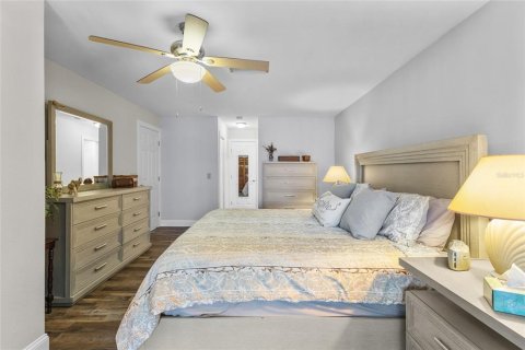 House in Saint Petersburg, Florida 2 bedrooms, 152.36 sq.m. № 2215615 - photo 20