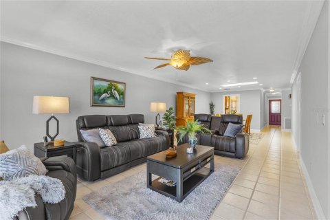 House in Saint Petersburg, Florida 2 bedrooms, 152.36 sq.m. № 2215615 - photo 7
