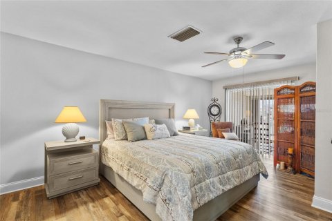 House in Saint Petersburg, Florida 2 bedrooms, 152.36 sq.m. № 2215615 - photo 19