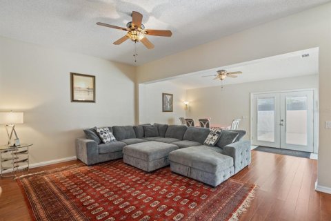 House in Palm Harbor, Florida 5 bedrooms, 303.51 sq.m. № 1843333 - photo 11