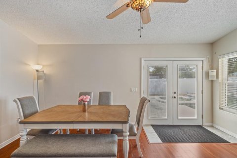 House in Palm Harbor, Florida 5 bedrooms, 303.51 sq.m. № 1843333 - photo 15