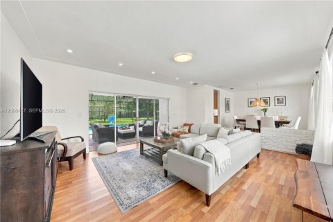Casa en Pinecrest, Florida 3 dormitorios, 173.91 m2 № 2369846
