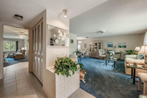 House in Clearwater, Florida 2 bedrooms, 154.68 sq.m. № 2110354 - photo 7